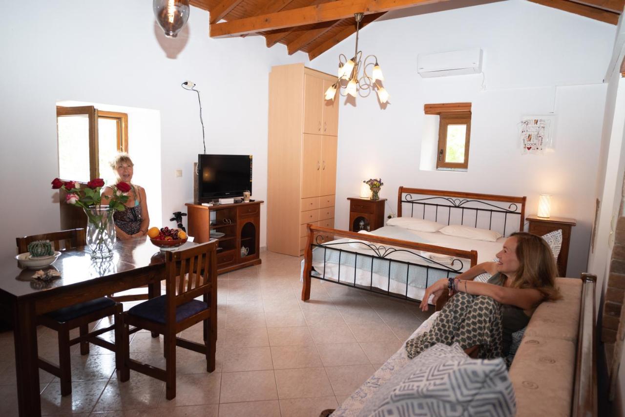 Sophia Areopoli Guesthouse ภายนอก รูปภาพ