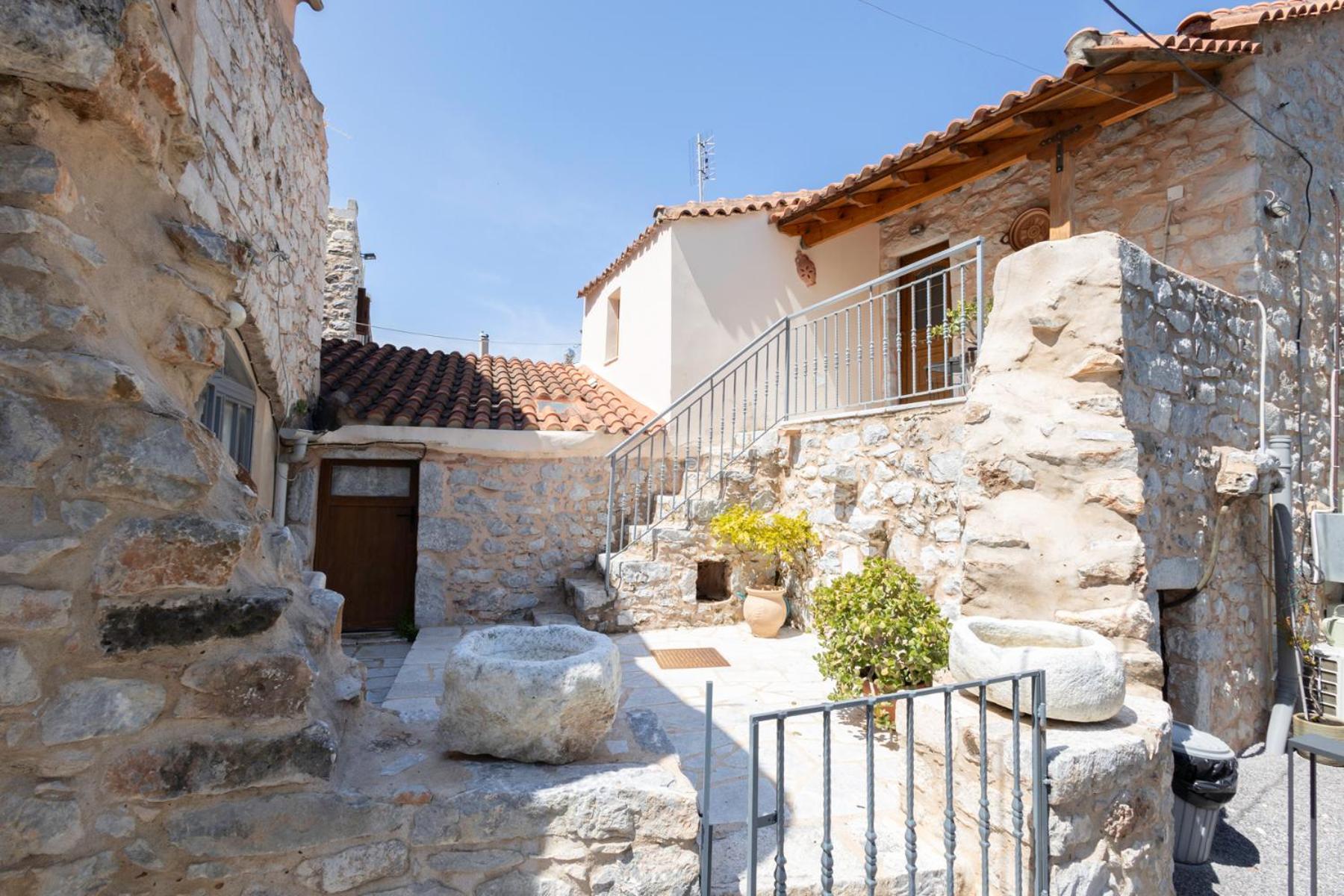Sophia Areopoli Guesthouse ภายนอก รูปภาพ
